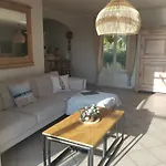 Charmante Avec Piscine à Collias, 115 M² Villa *
