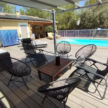 Villa Charmante Avec Piscine A Collias, 115 M² Villa *