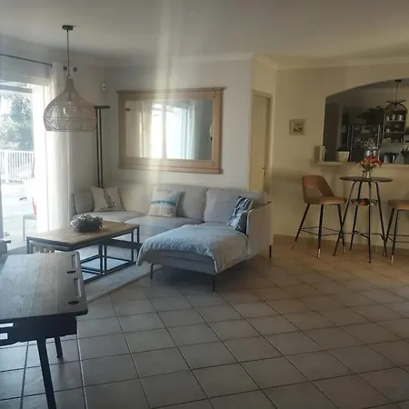 Villa charmante avec piscine à Collias, 115 m² Σπίτι διακοπών 4*