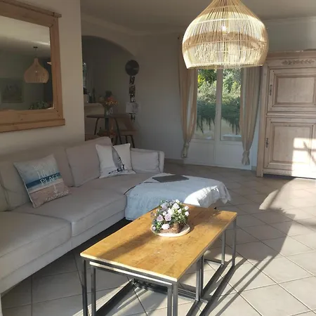 Charmante Avec Piscine A Collias, 115 M² Villa *