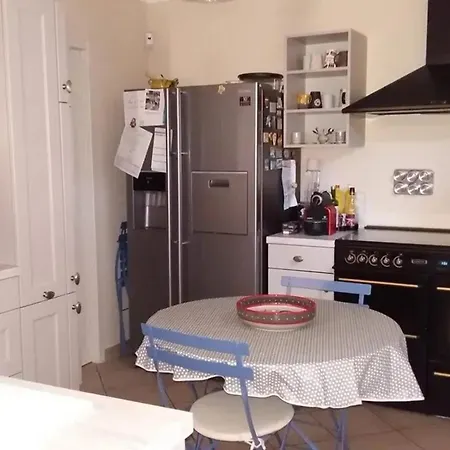 Vila Charmante Avec Piscine A Collias, 115 M² *
