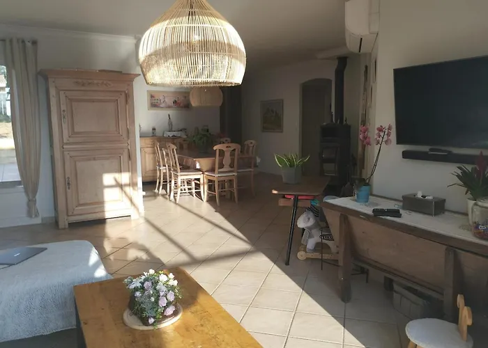 Villa Charmante Avec Piscine A Collias, 115 M² 4* Collias