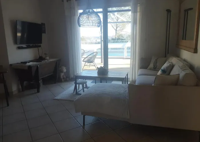 Villa Charmante Avec Piscine A Collias, 115 M² Collias