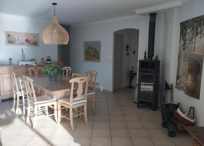 Villa Charmante Avec Piscine A Collias, 115 M²