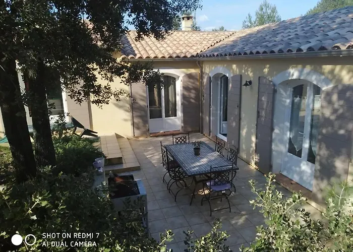 Villa Charmante Avec Piscine A Collias, 115 M² Collias