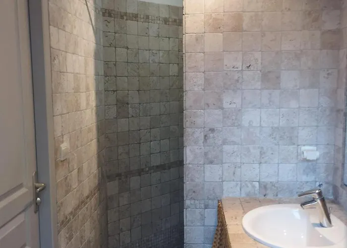 Ferienhaus Villa Charmante Avec Piscine A Collias, 115 M² 4*